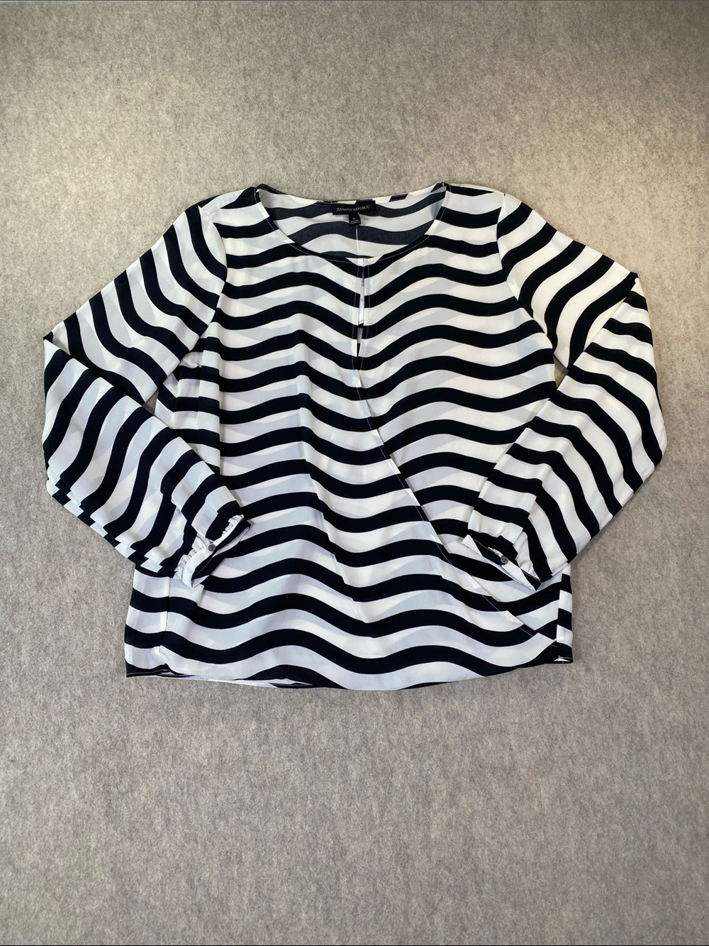 NWT‎ Banana Republic Black and White Striped Long-Sleeve Top Size Small